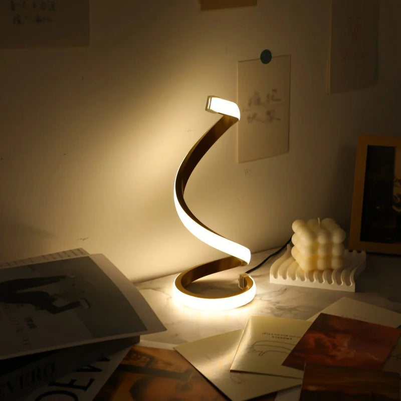 Luminária de Mesa LED Moderna com USB – Design Espiral, Brilho Ajustável e Luz Branca Quente para Quarto e Sala